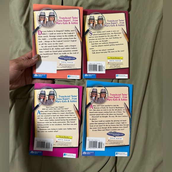 The New Adventures of Mary-Kate & Ashley Book Lot (4 Books) - Picture 10 of 10